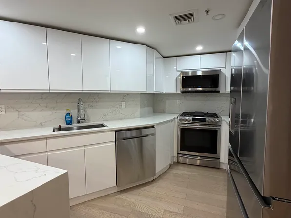 19-19 24th Avenue image 2 of 14