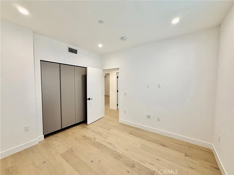 1123 S Shenandoah St #303 — Photo 11