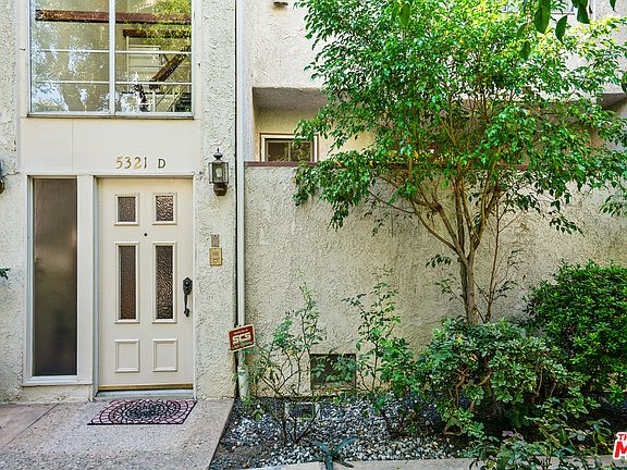 3rd image of 5321 Coldwater Canyon Ave APT D