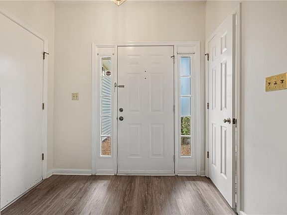 3rd image of 926 Willow Point