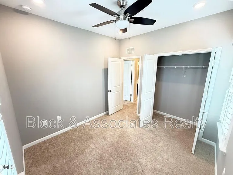 537 Austin View Blvd — Photo 32