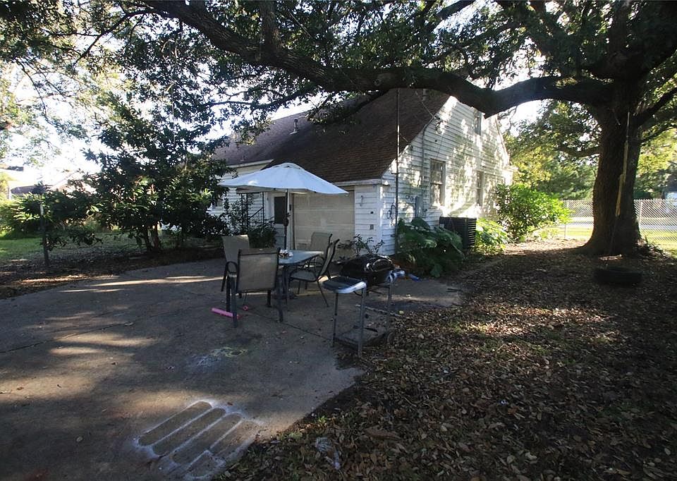 1st image of 416 10th Ave N