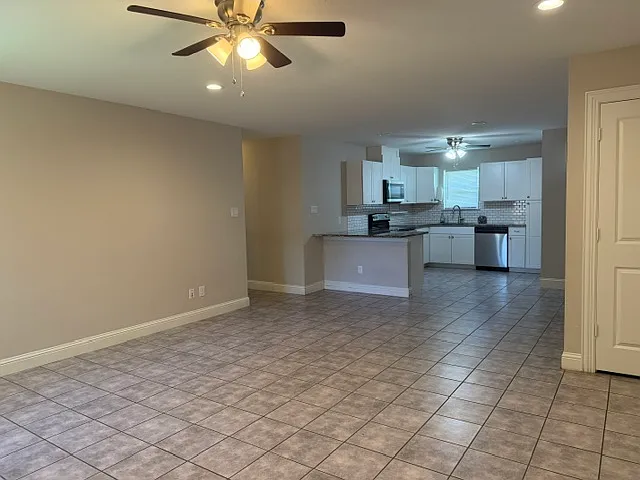 3 bed, 1329 sqft, $1,695 — Photo 3