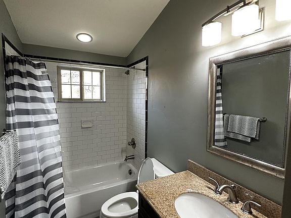 5th image of 434 1/2 W 3rd St #1