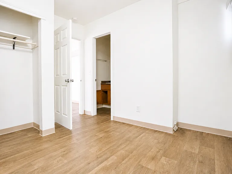Fairway Apartments — Photo 32
