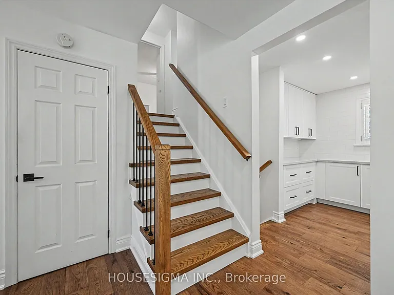 444 Withnell Cres — Photo 12