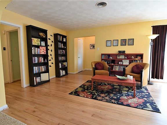 3rd image of 1735 Elmwood Blvd