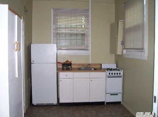 8 W Mineola Ave, Valley Stream, NY 11580