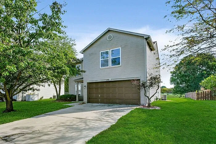3 bed, 3.0 bath, 2080 sqft, $2,000 — Photo 2