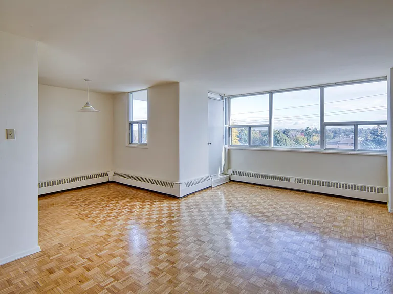 544 Birchmount Rd — Photo 11