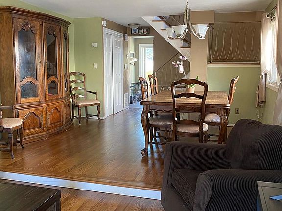 3rd image of 108 Ebony St