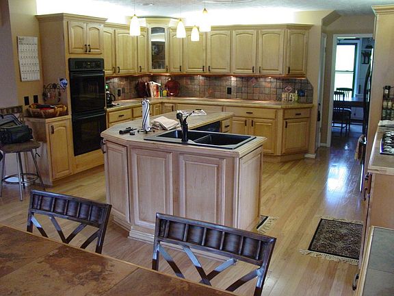 Custom kitchen for the entertainer!