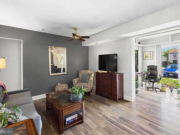 4th image of 17 Chelsea Ct