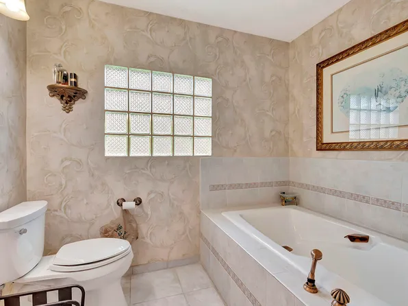 7185 Woodbridge Circle, Boca Raton, FL 33434