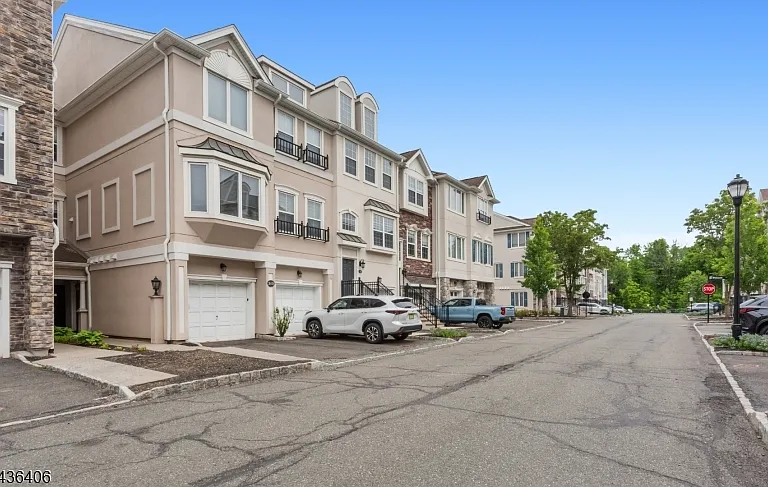 28 Devonshire Dr — Photo 5
