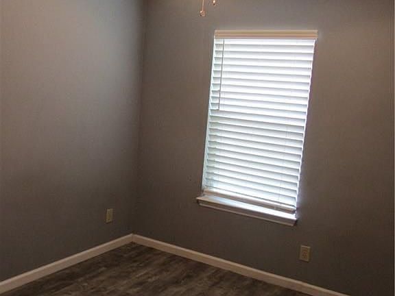 4th image of 1043 Rock Creek Ln