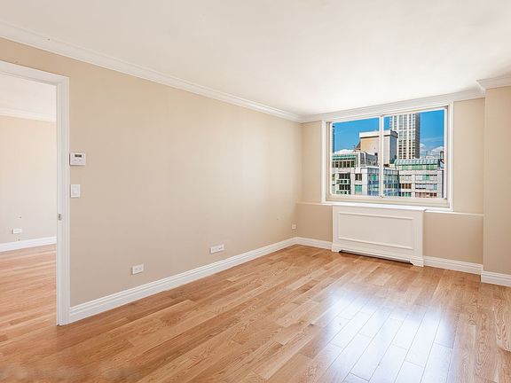 4th image of 30 W 63rd St #28LL
