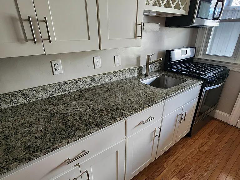 1-2105 Mount Vernon Ave #1 — Photo 17