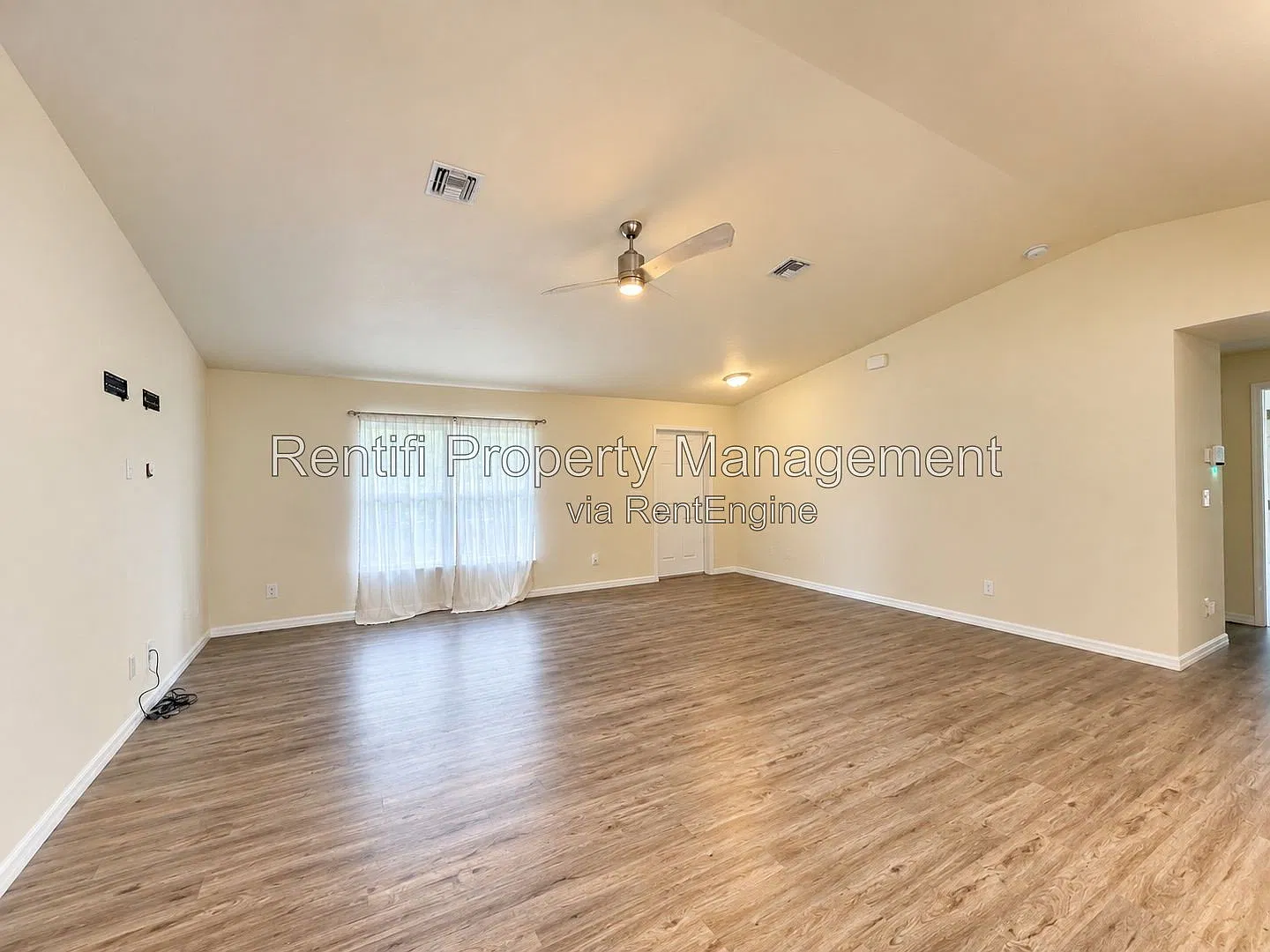 3 bed, 2.0 bath, 1494 sqft, $2,100 — Photo 4
