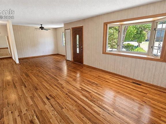 4th image of 818 Cardinal St