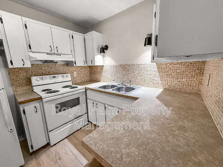 3744 Estelle Ave — Photo 12