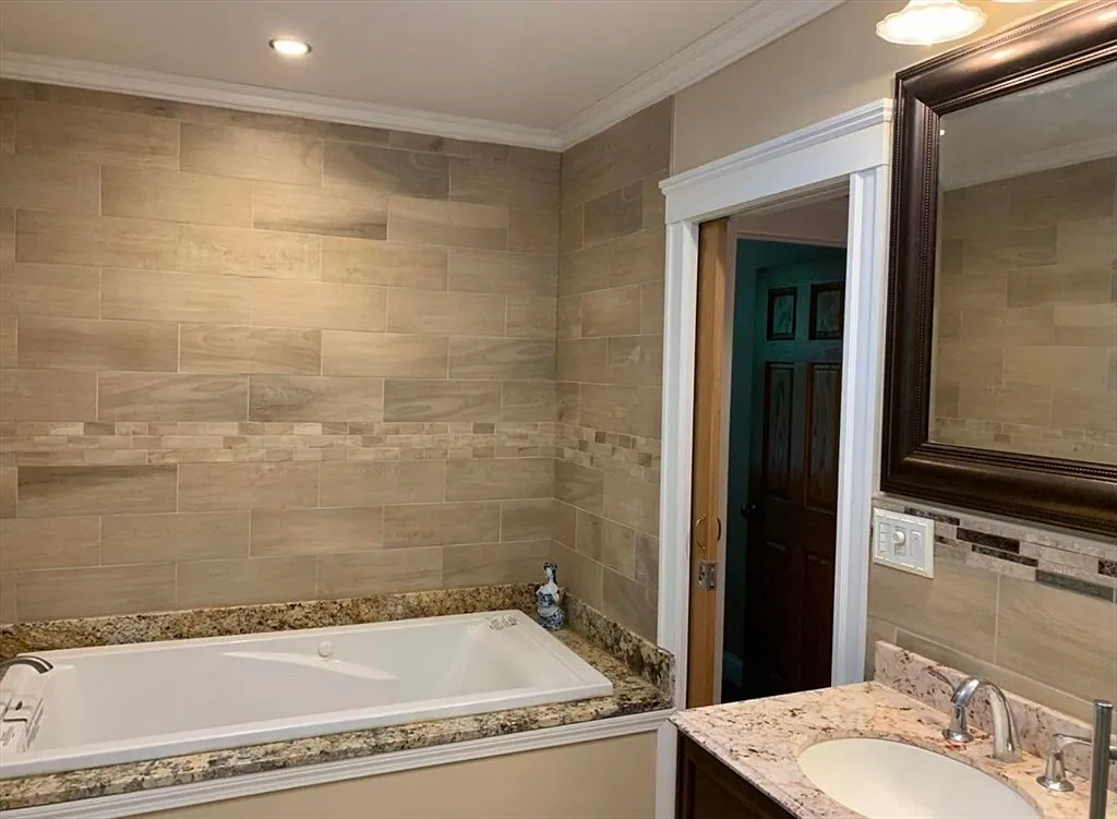 2 bed, 1.0 bath, 1000 sqft, $2,700 — Photo 4