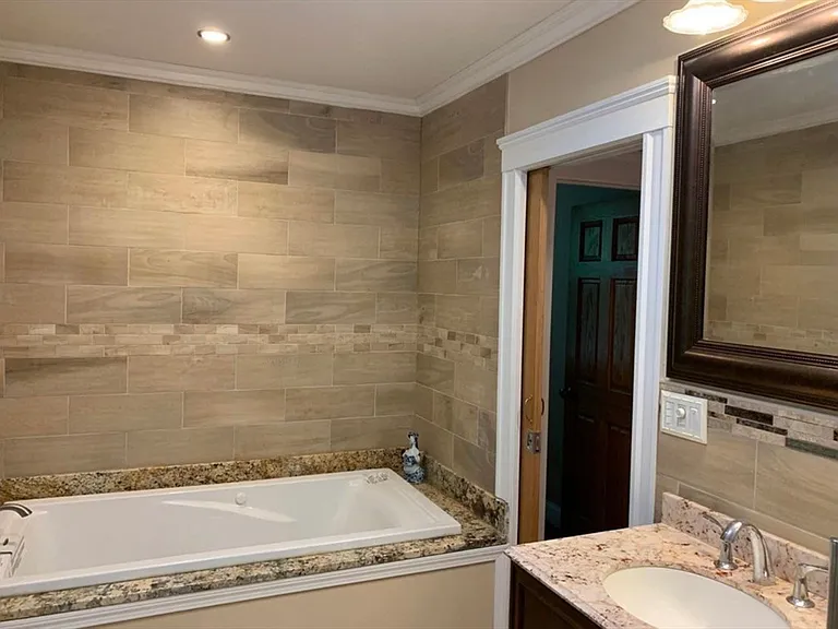 12 Dunstan St #1 — Photo 4