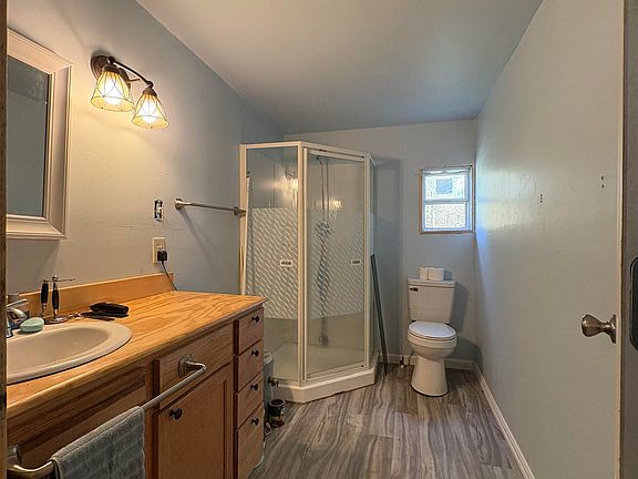 5th image of 652 Lake Rd