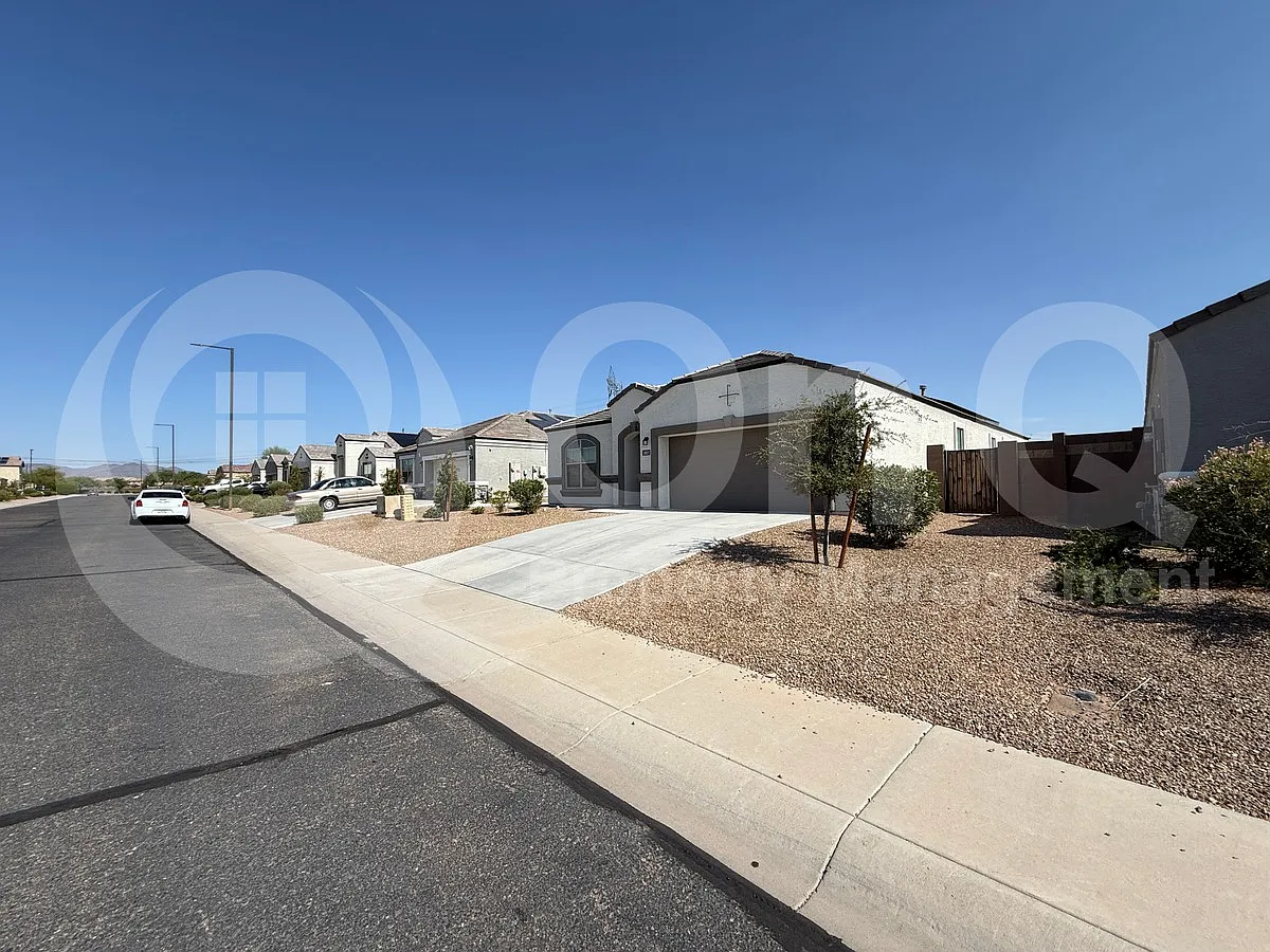 4 bed, 3.0 bath, 2356 sqft, $2,500 — Photo 3