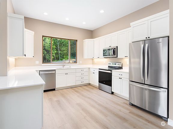 4th image of 425 W Lake Samish Drive