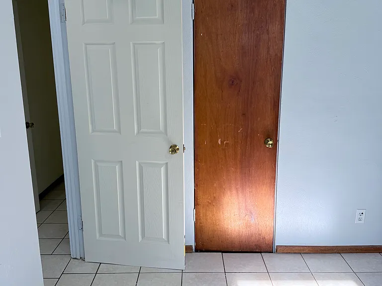 1634 Merrill Ave — Photo 9