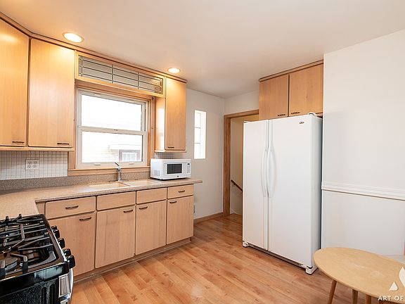 3rd image of 7568 W Clarence Ave