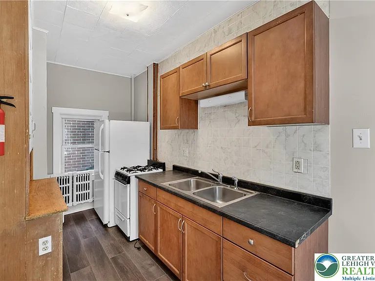 265-267 E Bertsch St #2 — Photo 8