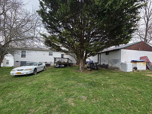 2nd image of 956 Ward Ln