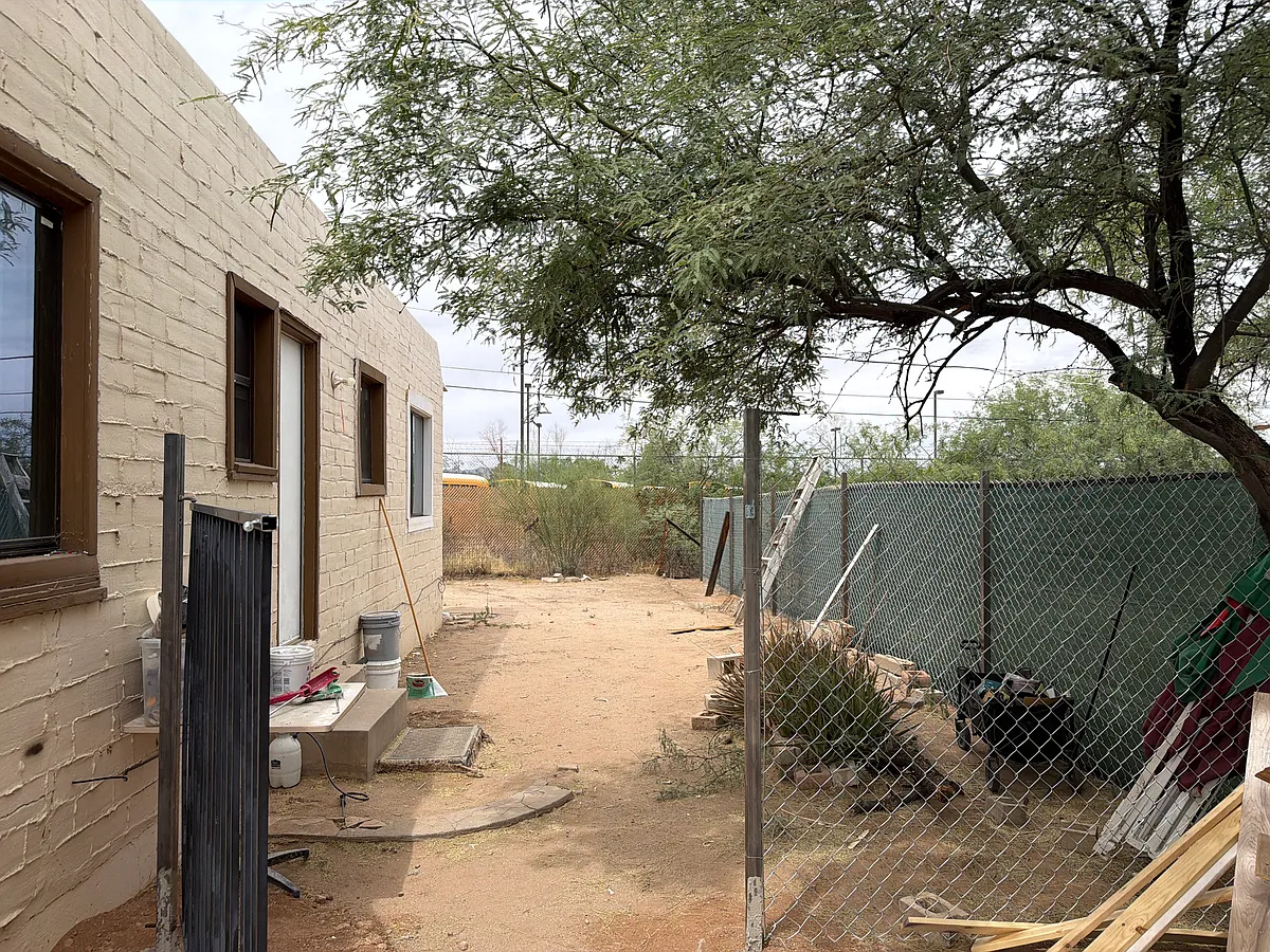Building Photo - 259 E Pastime Rd