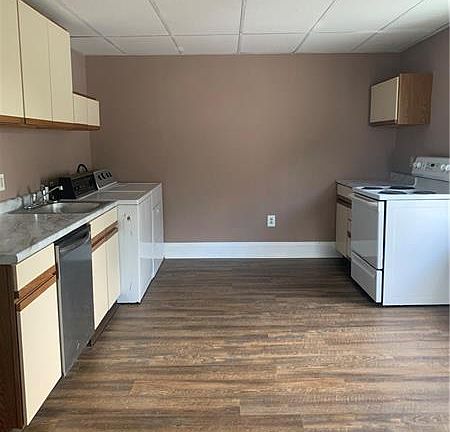 5th image of 332 W Main St