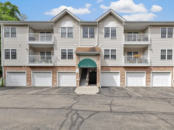 1215 Arganese Place #1215, Trumbull, CT 06611