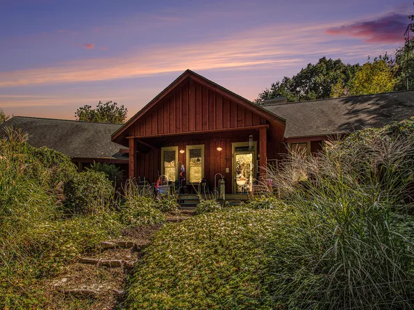 379 N Benton Center Rd, Benton Harbor, MI 49022