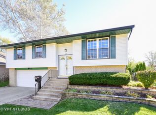 413 S Park Blvd, Streamwood, IL 60107