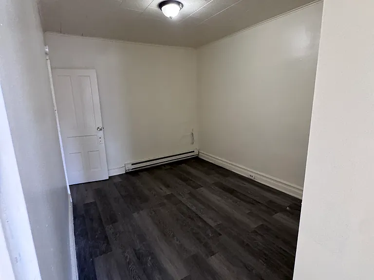 1330 W Liberty St — Photo 7