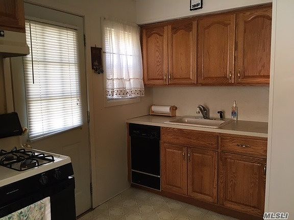 3rd image of 33 Ludlam Ave
