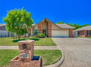 825 Lakecrest Dr, Moore, OK 73170