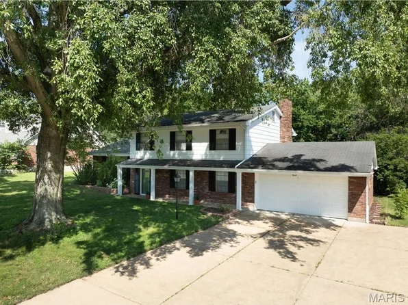 12015 Charwick Dr, Saint Louis, MO 63128