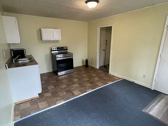 4th image of 1712 1/2 Walnut St #A