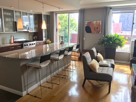 Rented by SERHANT. | media 14