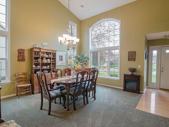 4th image of 8109 Vista Royale Ln NE