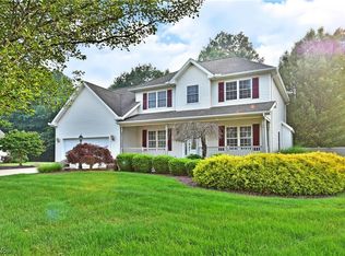 10560 Carrousel Woods Dr, New Middletown, OH 44442