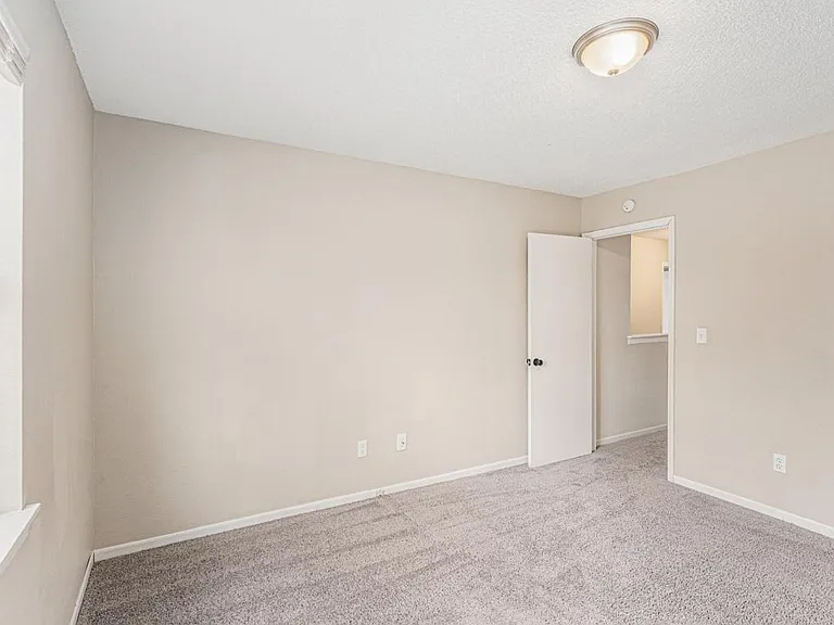 810 SW Pinebrook Village Dr — Photo 16