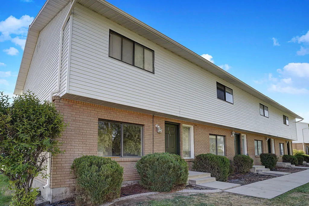 Westmont Townhomes — Photo 4