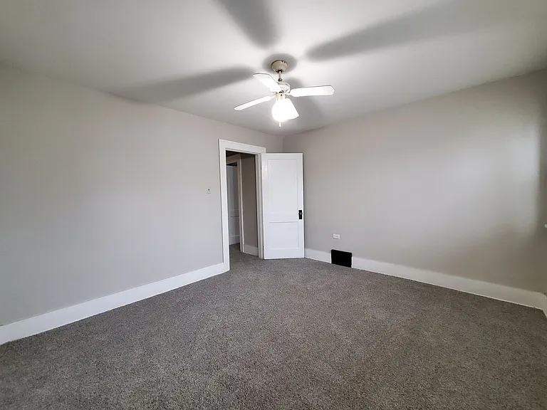 924 Hamlin St — Photo 12
